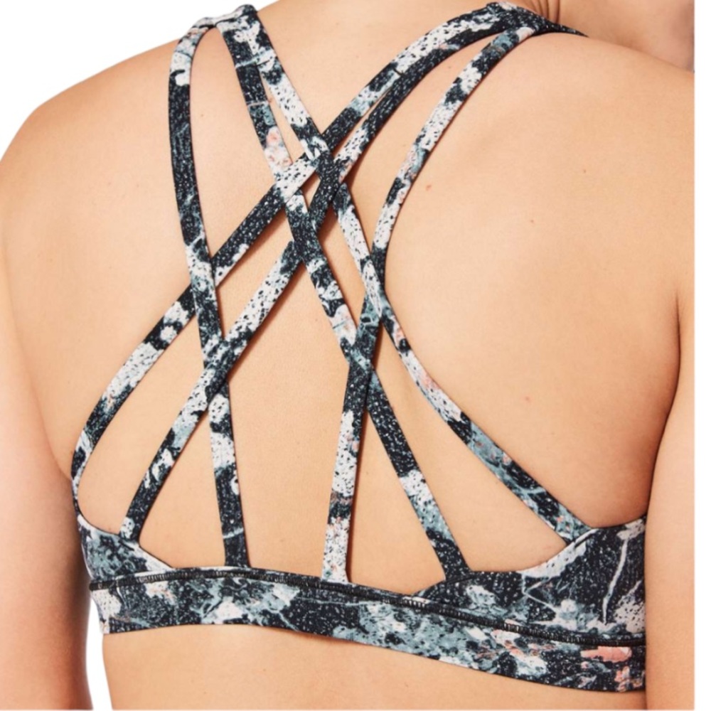 NWOT LULULEMON Free To Be Serene Spring Bloom Strappy Back Sports Bra Size 2